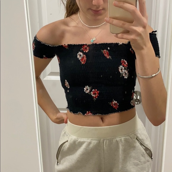 off the shoulder garage crop top - Picture 2 of 3